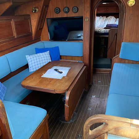 Отель Unique Wooden Sail Yacht + 2 Bikes Included! Сан-Адриан-де-Бесос Экстерьер фото