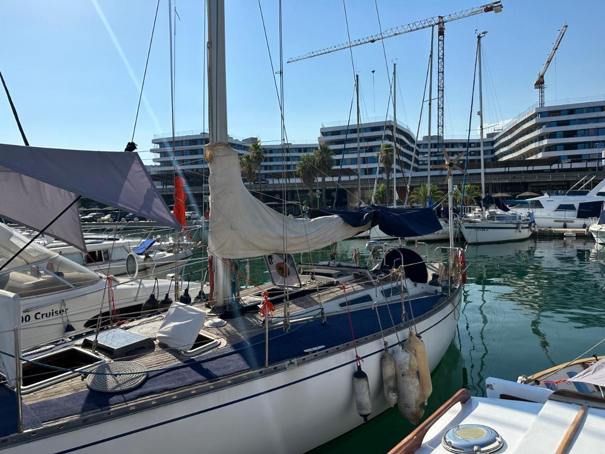 Отель Unique Wooden Sail Yacht + 2 Bikes Included! Сан-Адриан-де-Бесос Экстерьер фото