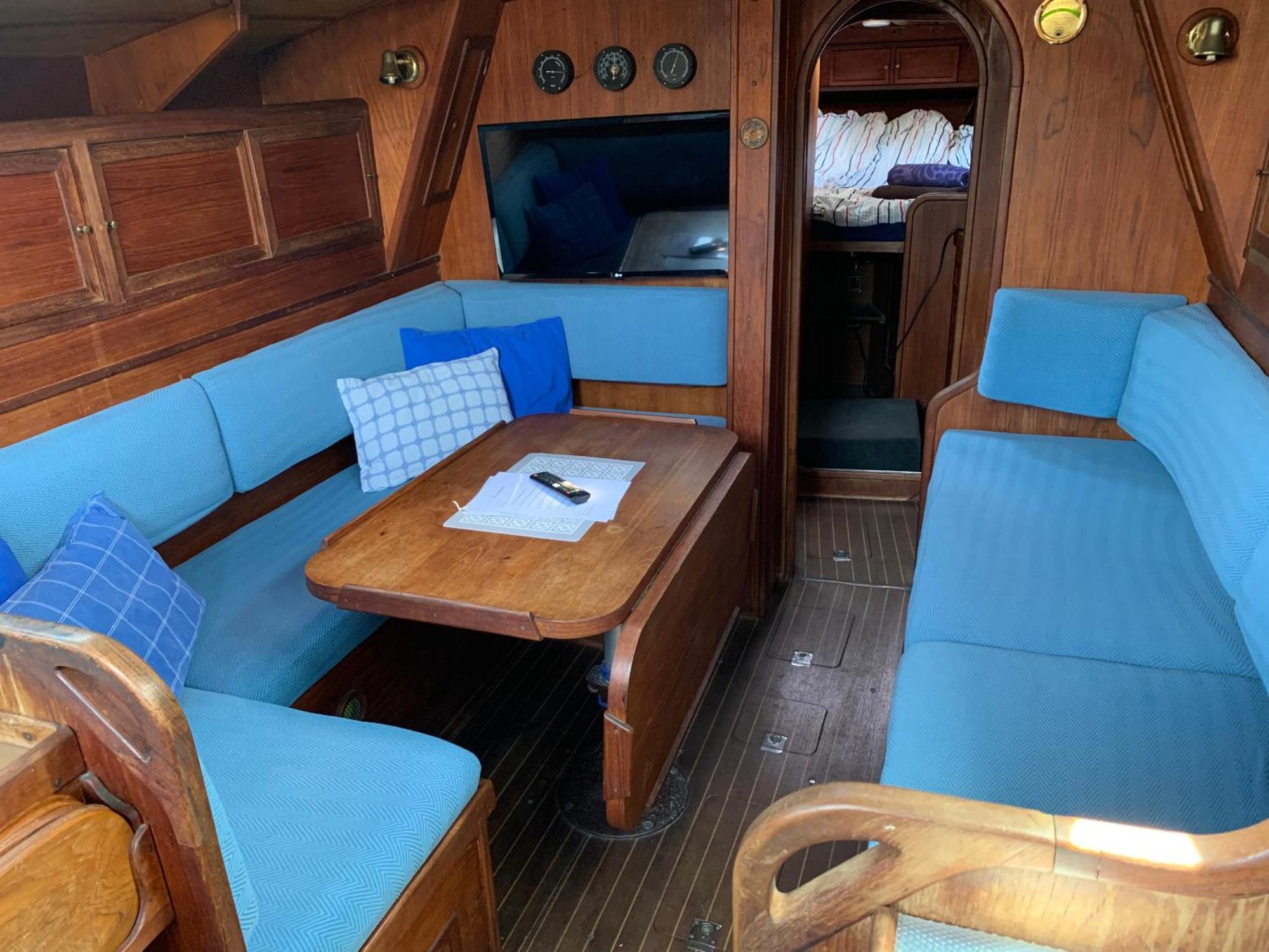 Отель Unique Wooden Sail Yacht + 2 Bikes Included! Сан-Адриан-де-Бесос Экстерьер фото